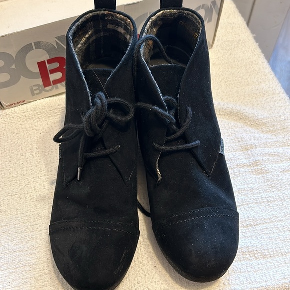 Black wedge style ankle boots - Picture 2 of 4